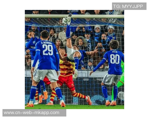 巴黎防线失误频频潘尼切利再进一球斯特拉斯堡扩大领先优势 巴黎防线失误频频潘尼切利再进一球斯特拉斯堡扩大领先优势