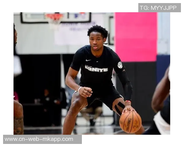 文班在追梦防守下表现不佳命中率仅38并出现6次失误亟需提升