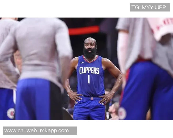 快船客场挑战国王小卡哈登卫衣亮相科林斯酷炫登机照曝光